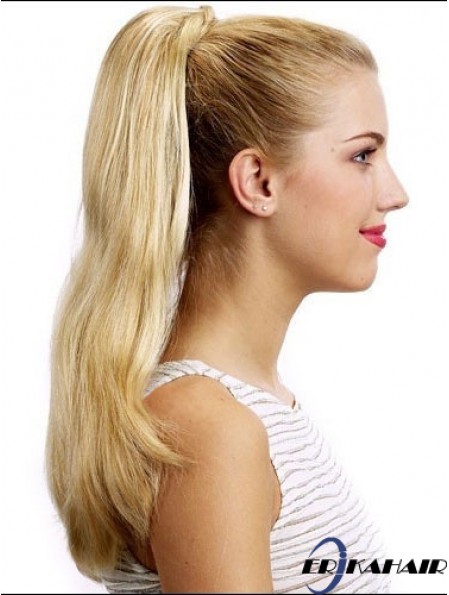 Stilvolle gerade blonde Pferdeschwänze