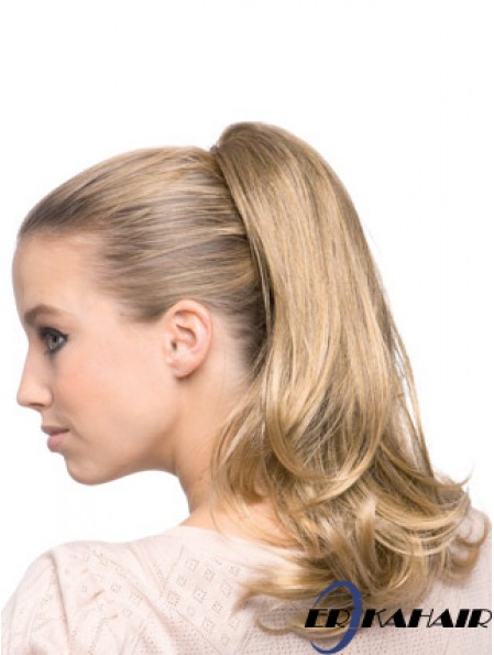 Stil Wellenförmige blonde Pferdeschwänze
