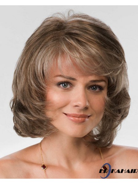 Synthetisches Haar Kinnlänge Layered Cut Wavy Style