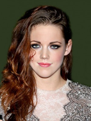 Unglaubliche Auburn Long Wavy 22 Zoll ohne Pony Kristen Stewart Lace Perücken