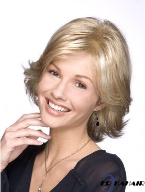 Wellenförmige blonde blonde trendige kinnlange klassische Perücken
