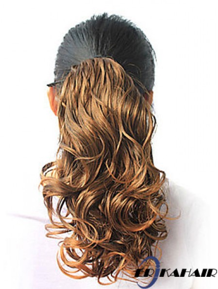 Bequeme gewellte blonde Pferdeschwänze